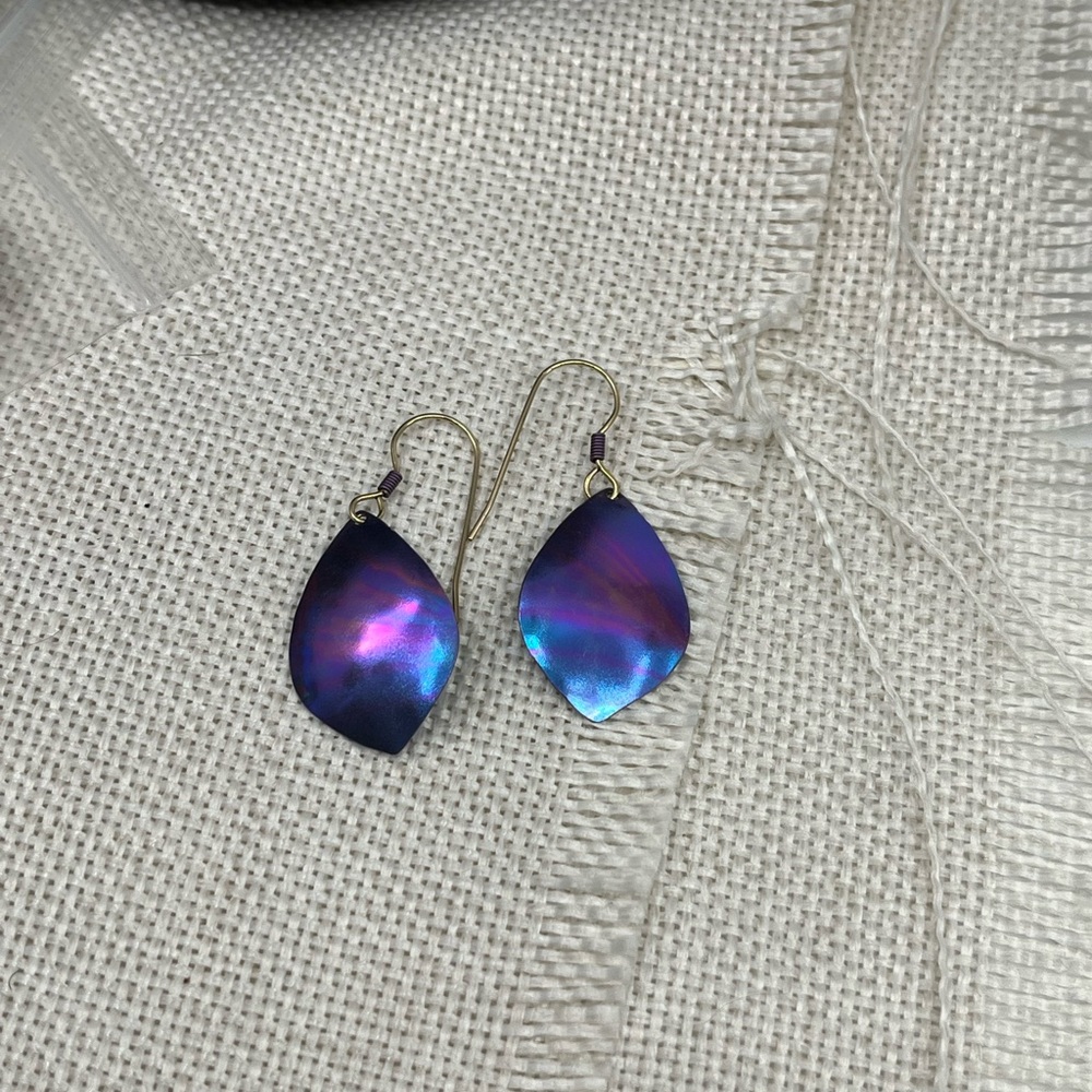 Signed Holly Yashi Hammered Niobium Drop Earrings - Blue & Purple - Picture 3 of 15
